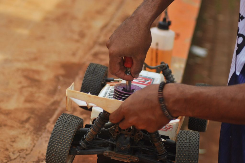 Los coches RC necesitan preparaciones durante los torneos